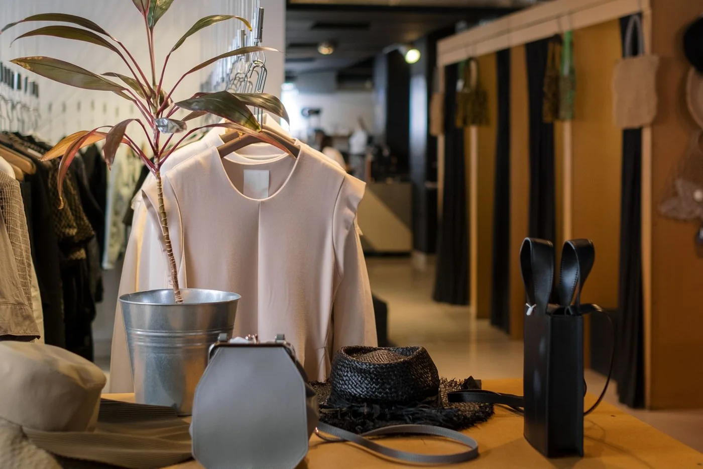 Interior de una tienda de ropa, imagen ilustrativa
